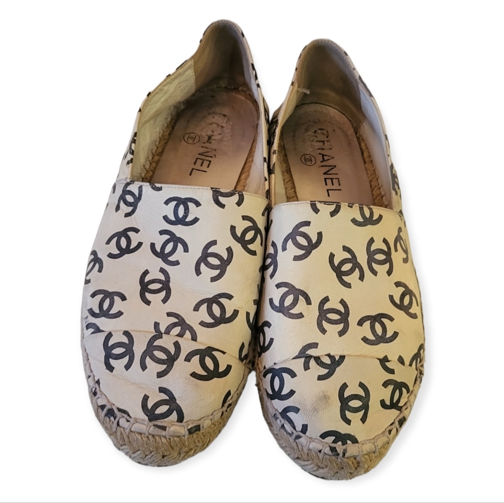 CHANEL Beige Espadrille Flats - 37